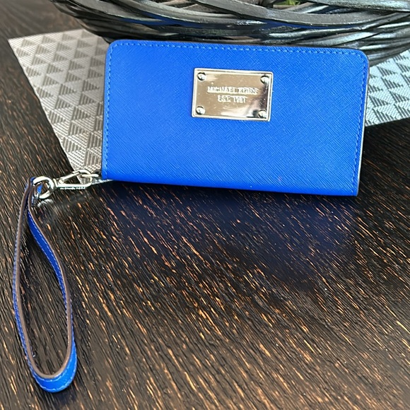 ⭐️⭐️ Women’s pebble leather Michael Kors wallet. Brand new condition. - Picture 2 of 12